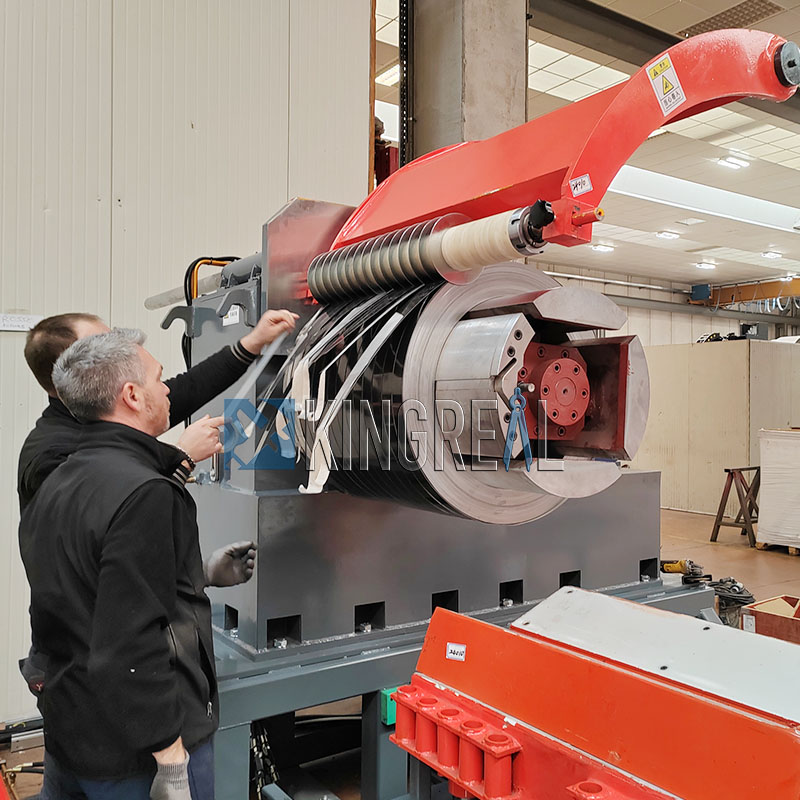 خدمة التثبيت -خط فتحات لفائف Steel في إيطاليا